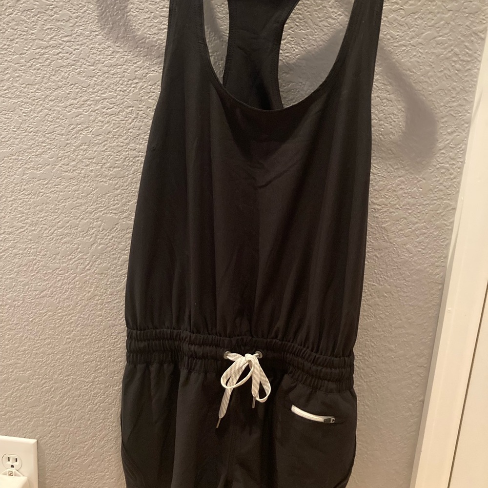 Vuori womens clementine romper - black size S